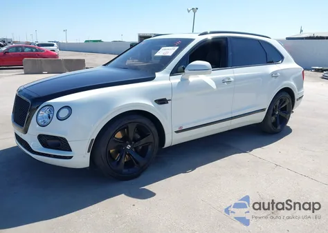 2017 Bentley Bentayga W12/W12 First Edition z USA, uszkodzony, nr VIN SJAAC2ZV6HC015460